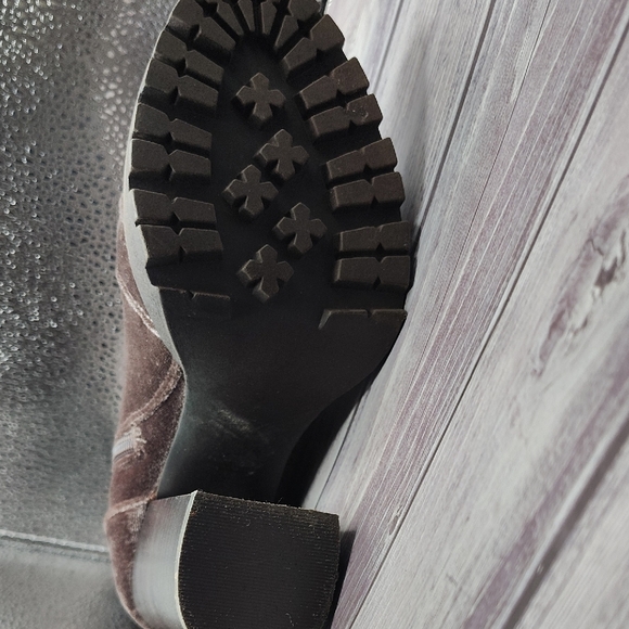 Steve Madden Velvet Lace-Up Heeled Boots - Taupe - Picture 4 of 4